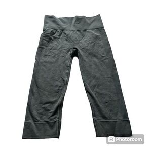 Lululemon charcoal green cropped seamless leggings